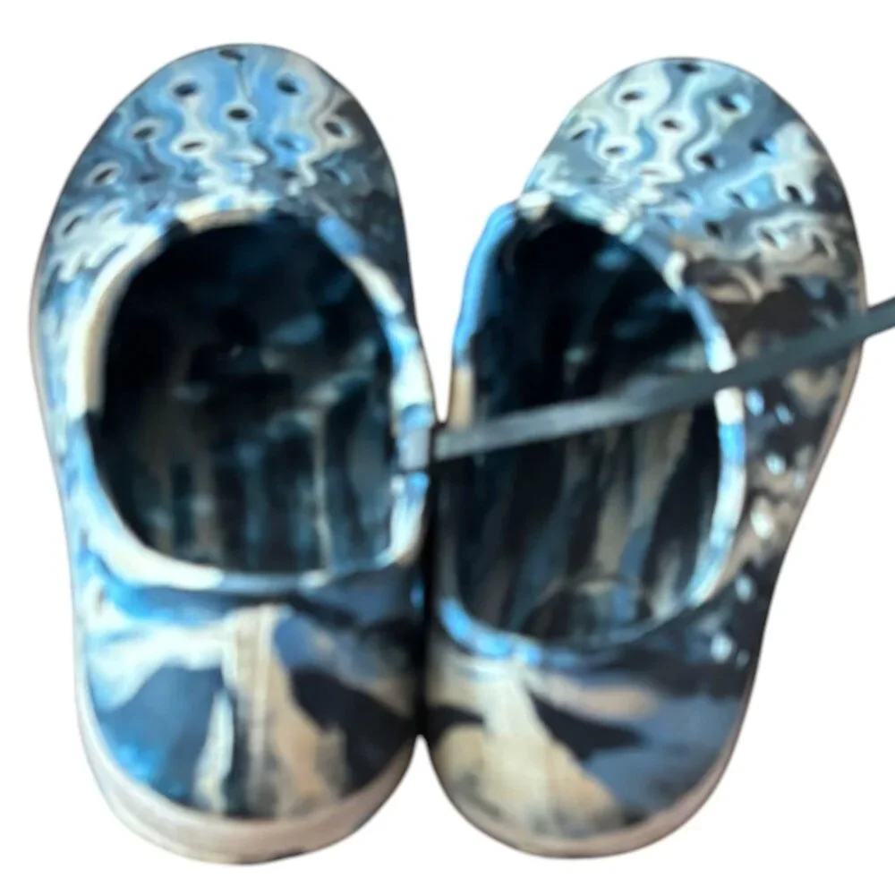 boys' and girls' toddler blue and‎ white marbled slip-on water shoes in size 10